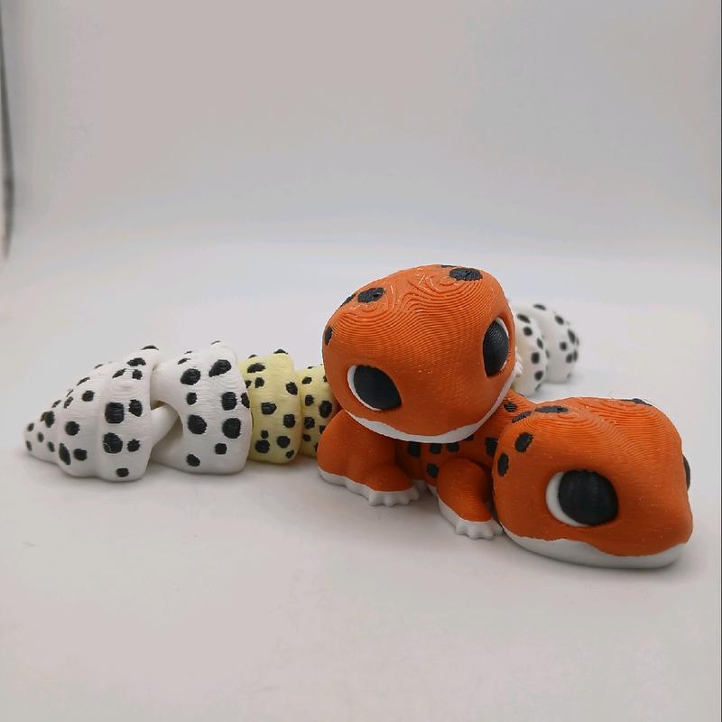 Cute 3D Printed Articulating-Flexi Leopard Gecko or Salamander Figurine Fidget Desk Buddy Animal Critter home decor Gift Accessory Ornaments super cute