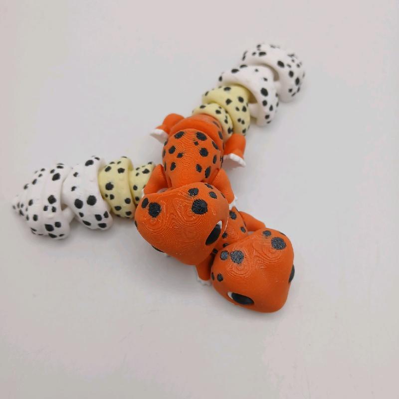 Cute 3D Printed Articulating-Flexi Leopard Gecko or Salamander Figurine Fidget Desk Buddy Animal Critter home decor Gift Accessory Ornaments super cute