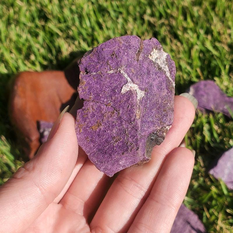 Purpurite stone