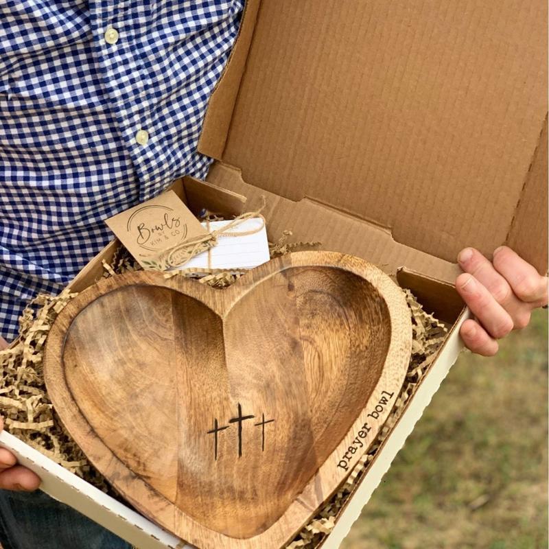 Wooden Prayer Bowl, 1 Count Vintage Heart Shaped Prayer Bowl with Cross & Letter Pattern, Religious Decoration for Home Living Room Bedroom