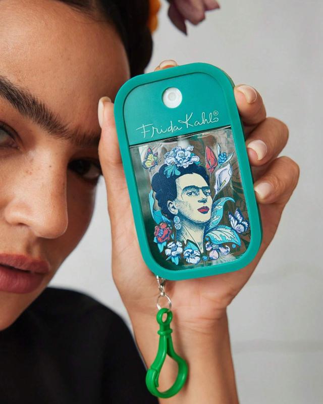 SHEIN Portable Spray Bottle with Frida Kahlo Portrait and Letter Print - Green