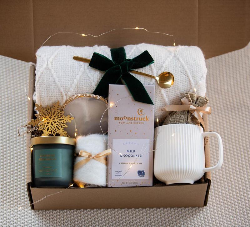 Christmas Gift Box, Hygge Gift Box, Self Care Package, Cozy Gifts for Women, Gift Box for Women with Blanket & Socks, Special Gift, Basket Cozy Winter Gift Box | Trendy Gift Box, Christmas Gift Box