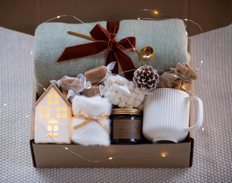 Christmas Gift Box, Hygge Gift Box, Self Care Package, Cozy Gifts for Women, Gift Box for Women with Blanket & Socks, Special Gift, Basket Cozy Winter Gift Box | Trendy Gift Box, Christmas Gift Box