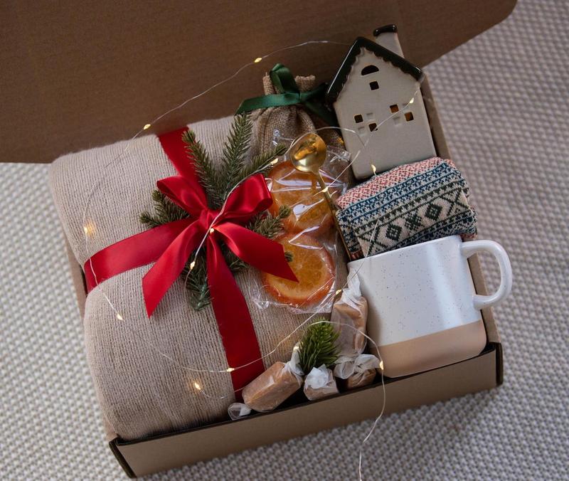 Christmas Gift Box, Hygge Gift Box, Self Care Package, Cozy Gifts for Women, Gift Box for Women with Blanket & Socks, Special Gift, Basket Cozy Winter Gift Box | Trendy Gift Box, Christmas Gift Box