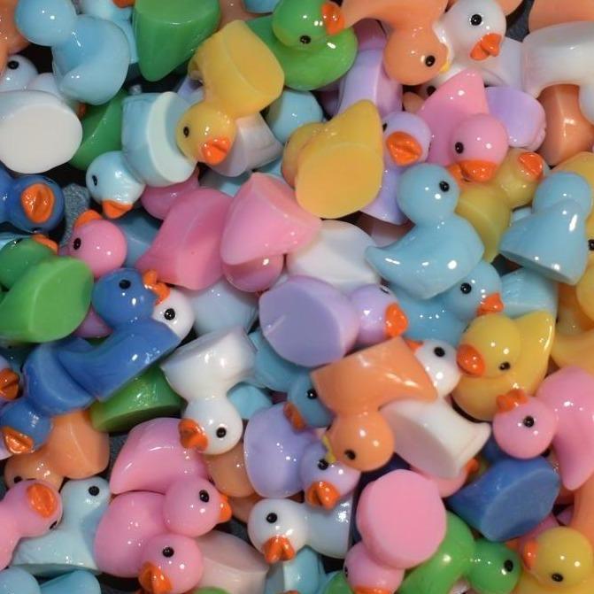 Fun Miniature Tiny Resin Ducks for Gift Giving and Decorating Good Stand-Up Decor with Normal and Seasonal Styles Ornaments Decoration