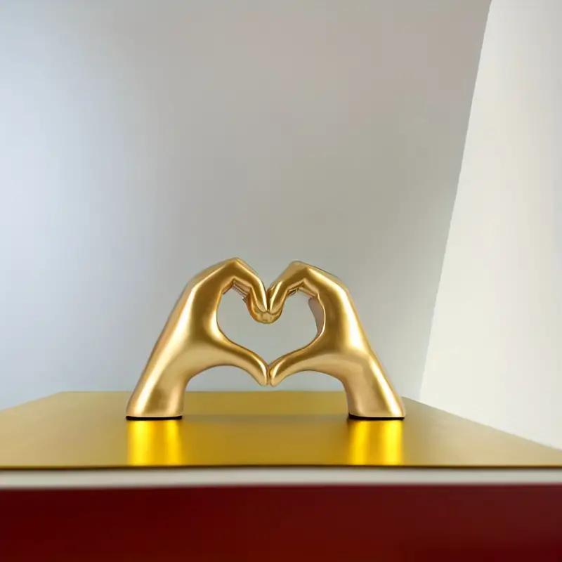 Creative Heart Shaped Hand Gesture Statue, 1 Count Exquisite Modern Desktop Ornament, Decorative Figurine for Home Office Desktop Bookshelf Wine Cabinet Display