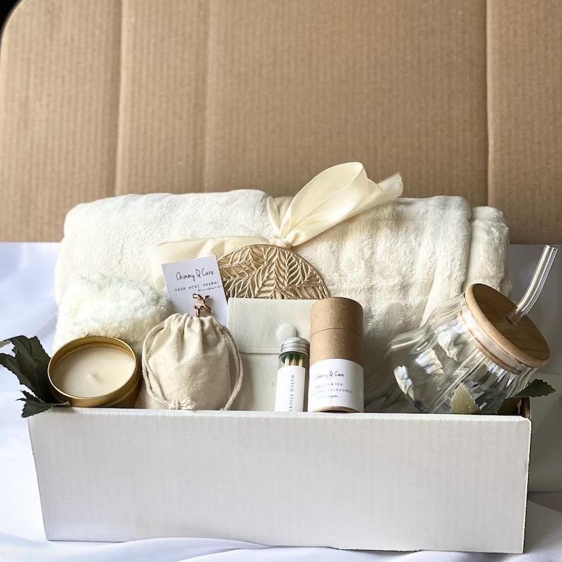 Cozy Hygge gift box | Self care gift box | Mothers day |Gift set for her | Mom Miss you | Sending a hug | Gift for colleagues | Blanket Gift