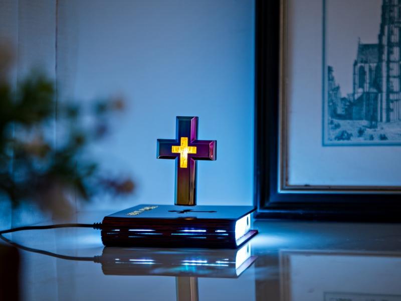 Handmade Maglev Cross Lamp - Decorative Floating Bible Night Light for Homes and Hotels