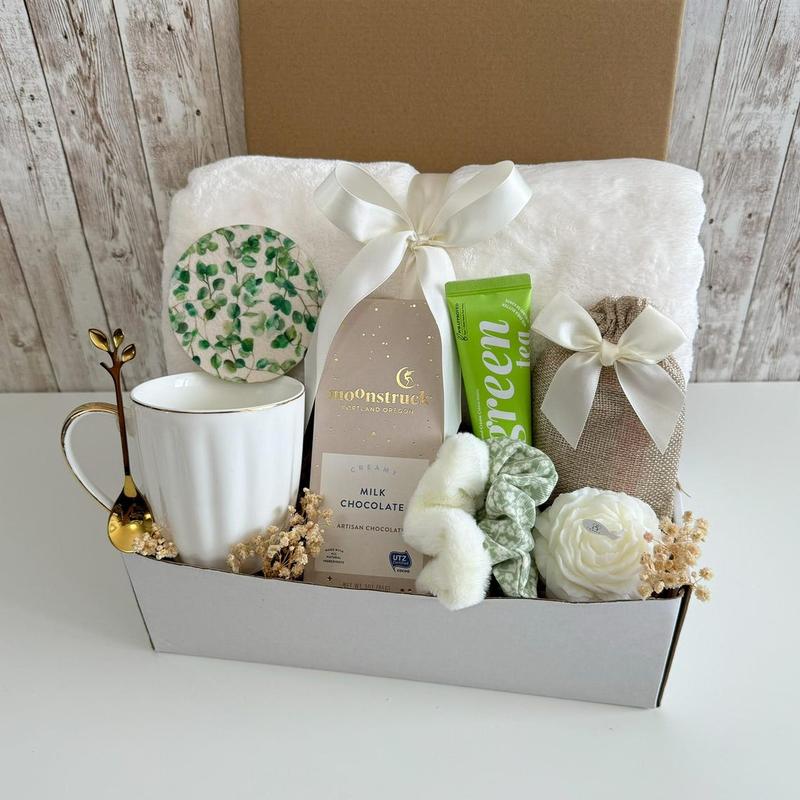 Sister birthday gift box, Birthday gift basket friend, Mom birthday gift basket, 25th birthday gift box, Best friend 60th birthday gift